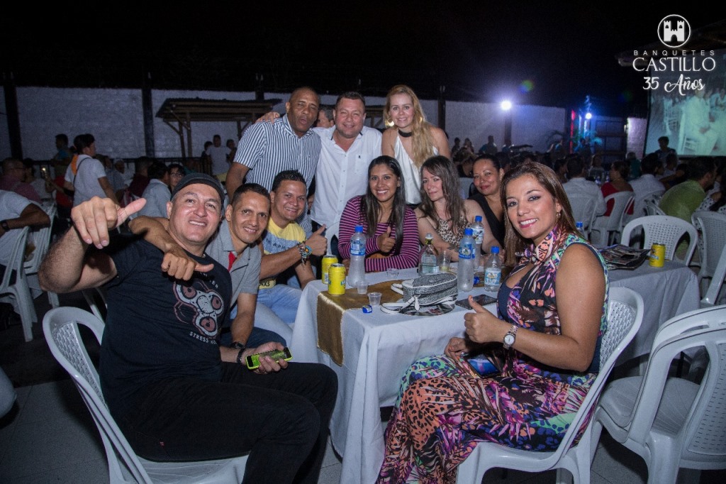 Los amigos de Benjamín Castillo lo acompañaron en esta especial celebración.